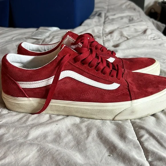 vans 11.5 pig suede red and white worn a couple times tread still in excellent. - Picture 2 of 6